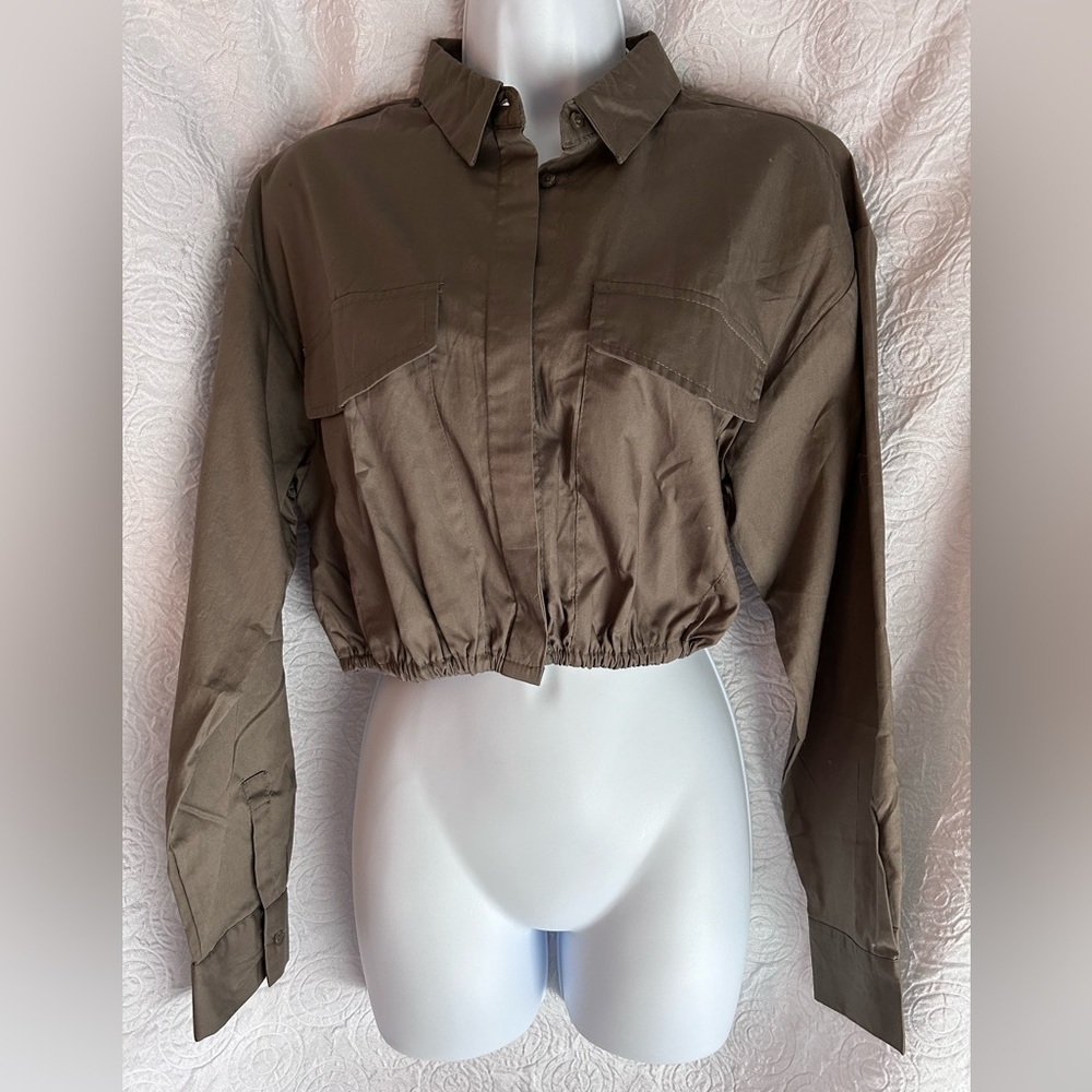 Love Notes cropped button up top